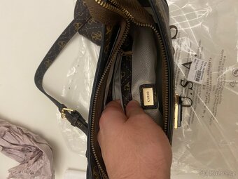 Kabelka Guess - 4