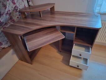 Kancelářský stůl - 4