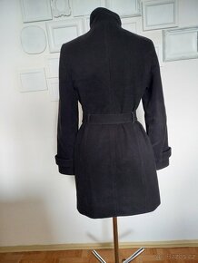 černý zimní kabát - 4