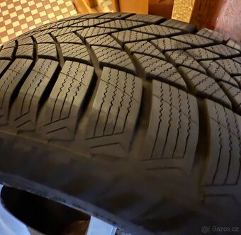 Prodám sadu 4 zimních pneumatik Matador 215/55 R17 XL vč ALU - 4