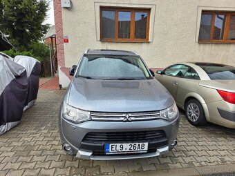Mitsubishi Outlander PHEV - 4