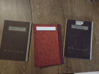 Pracovní a stranická knížka - 4