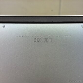 Apple MacBook Air 13” (A1466, Early 2015) – i5 / 8GB RAM / - 4