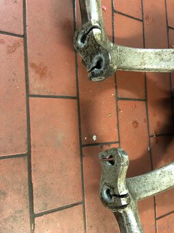 Levá Těhlice Audi a4 b6 - 4