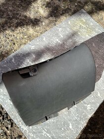 Přihrádka spolujezdce Volvo s60/v70 - 4