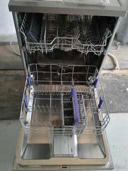 Myčka BEKO DFN26420XAD - 4