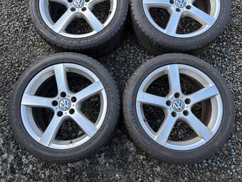 Alu orig letni sada Volkswagen 5x112 7,5J ET50 225/45 R17 - 4