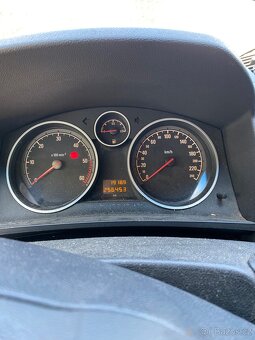 Opel zafira na náhradní díly nebo opravu - 4