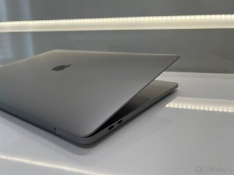 Apple MacBook Pro 16" 2019 i7 / 16GB / 512 SSD - 4