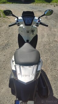 Kymco People 125 GTi - 4