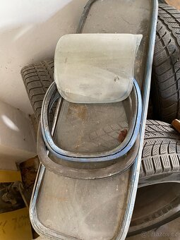 Prodam hl brzd ventil a skla kabiny Tatra148 - 4