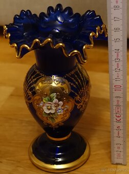 Luxusní kobaltová váza – ručně malovaná zlacená Bohemia Glas - 4