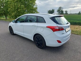 Hyundai i30, combi 1.6 CRDi, 81 kW, top stav - 4