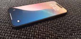 iPhone 15 Pro top stav - 4