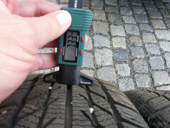 ZIMNÍ PNEU + DISKY 185/60R15 RENAULT 15"DACIA - 4