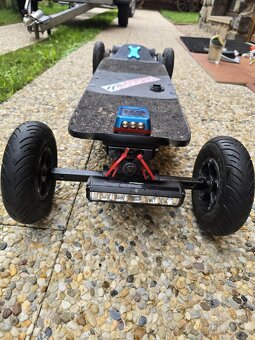 Elektricky skateboard Fluxmotion AT2 - 4