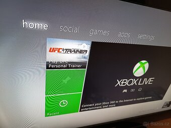 Xbox 360 s Kinectem + UFC Trenér - 4