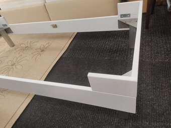 Postel bílý lesk 90x200x50cm - 4