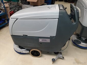 Podlahový mycí stroj Nilfisk BA 551 s vlast.pojezdem - 4