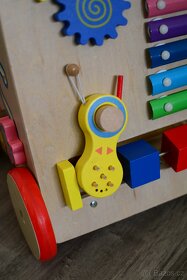 Kinderplay dřevěně interaktivní chodítko - 4