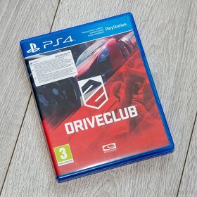 PlayStation 4 500GB + 1 ovladač + 1 hra - 4