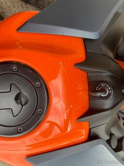 Ktm Duke 390 rok 2023 pouze 1990 km - 4