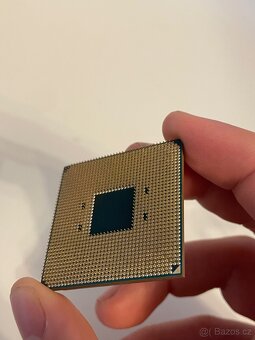 AMD Ryzen 5 3600XT + originální chladič Wraith Spire - 4