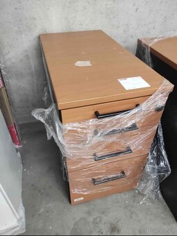 Kancelářský stůl včetně boxu - 4