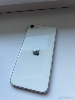 Apple iPhone SE 2020 - 4