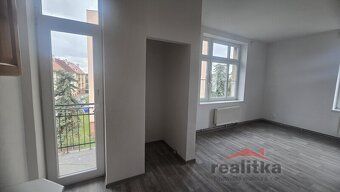 Pronájem bytu 2+kk s balkónem, 61m2, a parkovacím místem, Op - 4
