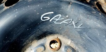 215/60 R16 zimní 5x112  sada plechových disků 4x5,2mm - 4