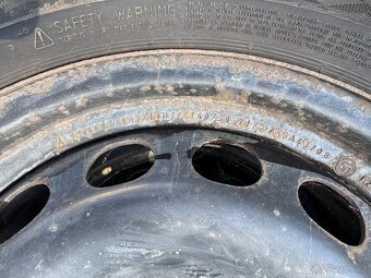 Zimní pneumatiky 205/60/16 + disky - 4