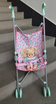 Kočárek s mrkací panenkou - 4