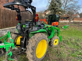 Prodám komunální traktor John Deere - 4