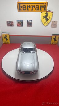 Ferrari 250 GT LWB 1:18 CMR - 4