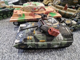 Vojenska vozidla, auta, vrtulnik 20 ks - 4
