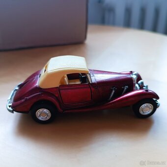 Prodám kovový model 1:43 mercedes benz 540 - 4