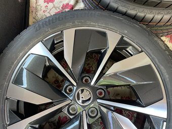 ŠKODA KAROQ NOVÁ R18 MIRAN letní BRIDGESTONE DOT2024 - 4