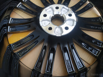 NOVÁ ZIMNÍ kola na ŠKODA SUPERB 3 CANOPUS BLACK 235/40/19 - 4
