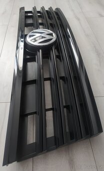 VW Touareg III Touareg 3 RLine maska chladic cierna 760 - 4