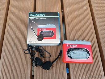 Stereo kazetový přehrávač ve stylu walkman+ sluchátka. - 4