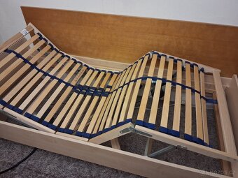 Polohovací postel - 2 elektromotory - zánovní - 4