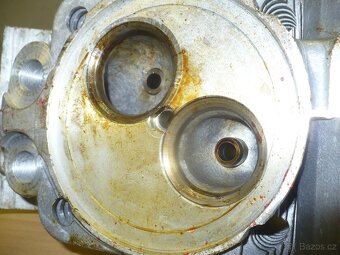 TATRA T148 / 138  hlava válce motoru - 4