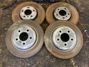 KOMPLETNÍ BRZDOVÝ SYSTÉM BMW F11/F10 3.0D 220KW - 4