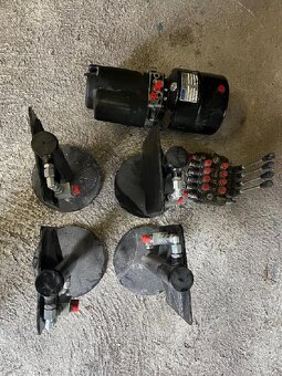Hydraulické nohy pro obytný automobil - 4