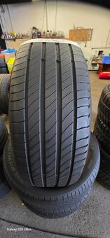 Prodám 2ks pneu 205/55/17 - 4