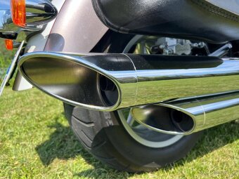 Suzuki Intruder C 1800 R - 4