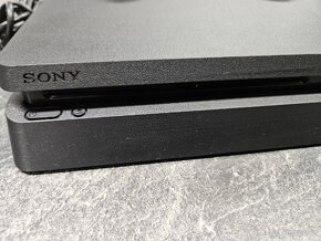 Konzole PLAYSTATION 4 - 4