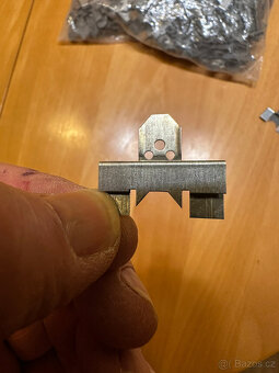 Železná úchytka (klip, sponka) na palubky - 4