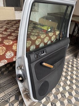 Práva strana dveri - 4